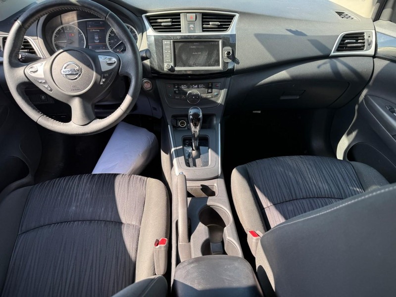 Nissan Sentra Vehicle Full-screen Gallery Image 12
