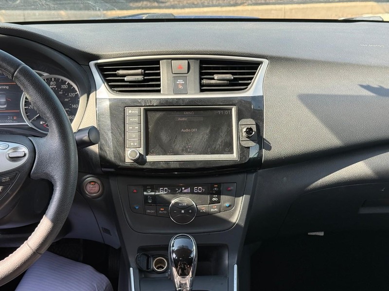 Nissan Sentra Vehicle Full-screen Gallery Image 14