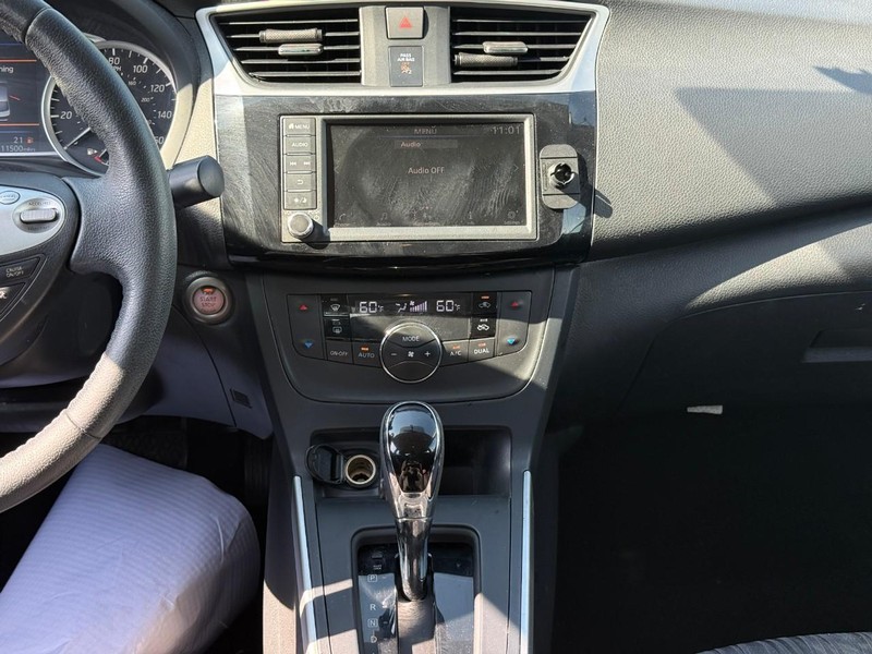 Nissan Sentra Vehicle Full-screen Gallery Image 15