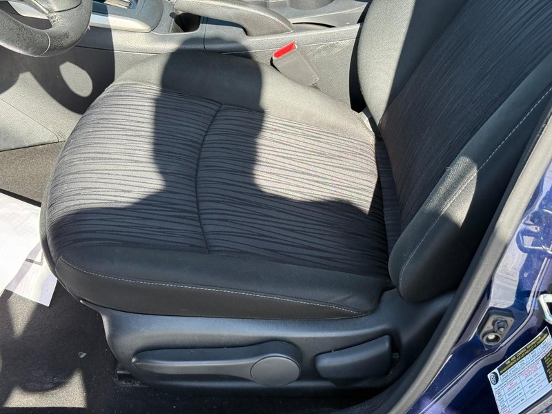 Nissan Sentra Vehicle Full-screen Gallery Image 18