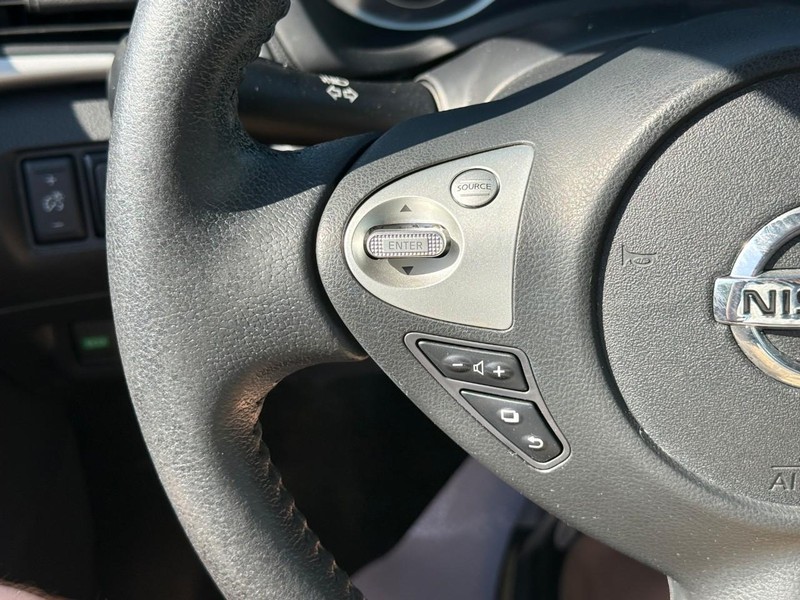 Nissan Sentra Vehicle Full-screen Gallery Image 19