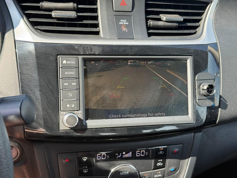 Nissan Sentra Vehicle Full-screen Gallery Image 22