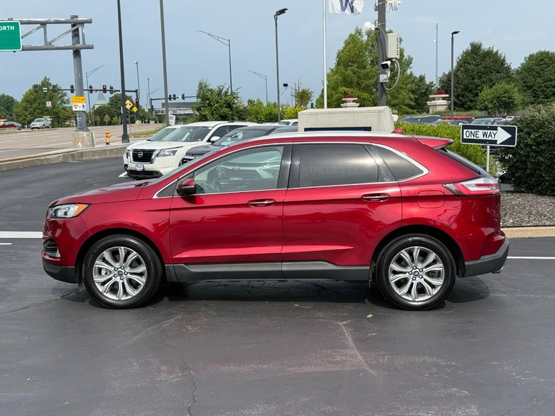 Ford Edge Vehicle Full-screen Gallery Image 2