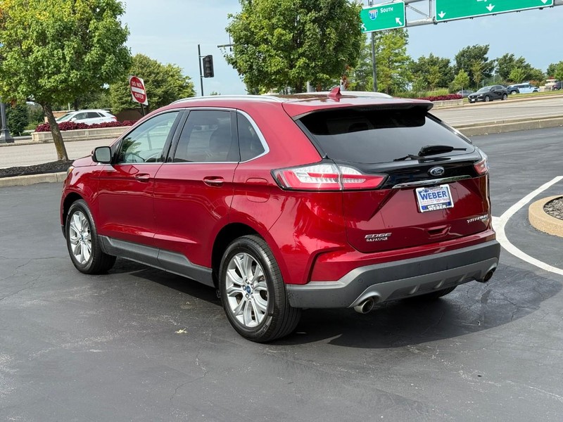 Ford Edge Vehicle Full-screen Gallery Image 3