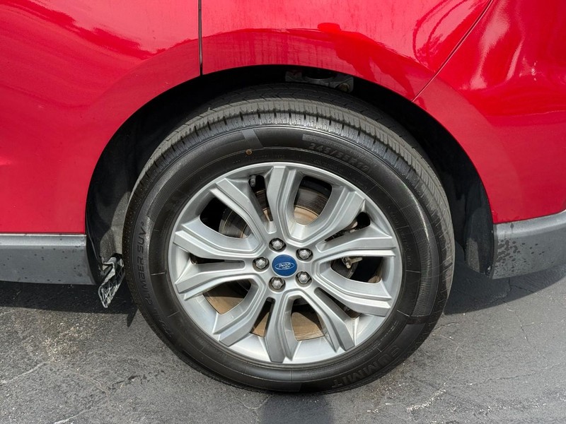 Ford Edge Vehicle Full-screen Gallery Image 4