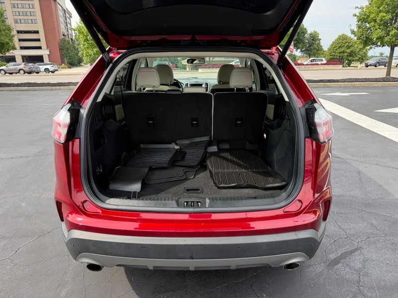 Ford Edge Vehicle Full-screen Gallery Image 6