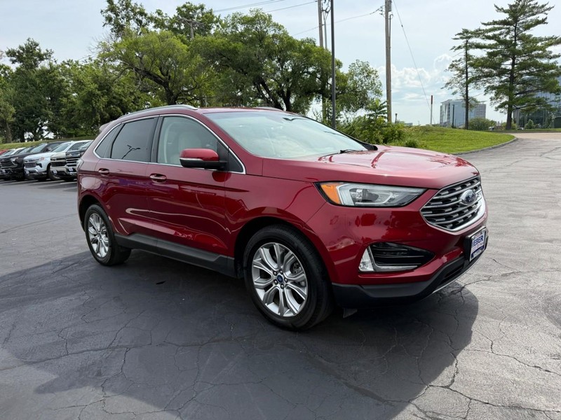 Ford Edge Vehicle Full-screen Gallery Image 9
