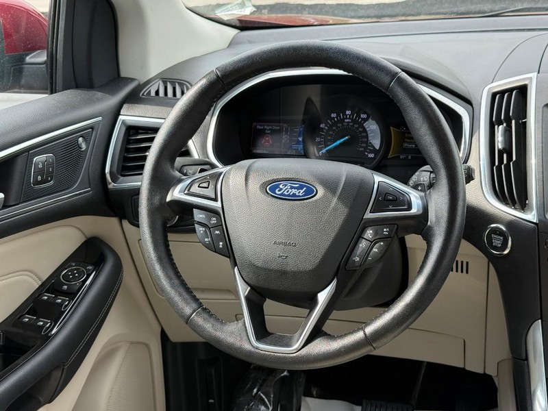 Ford Edge Vehicle Full-screen Gallery Image 13