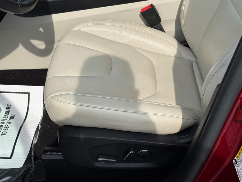 Ford Edge Vehicle Full-screen Gallery Image 18