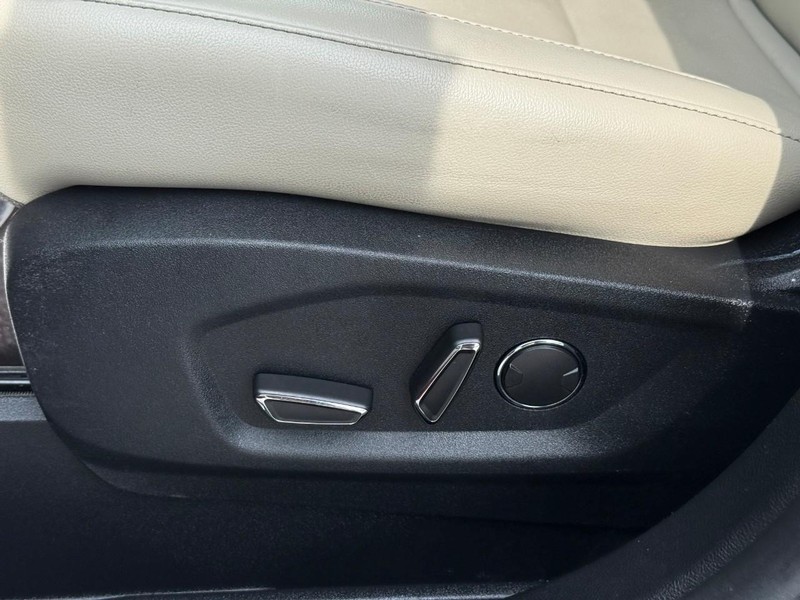 Ford Edge Vehicle Full-screen Gallery Image 19