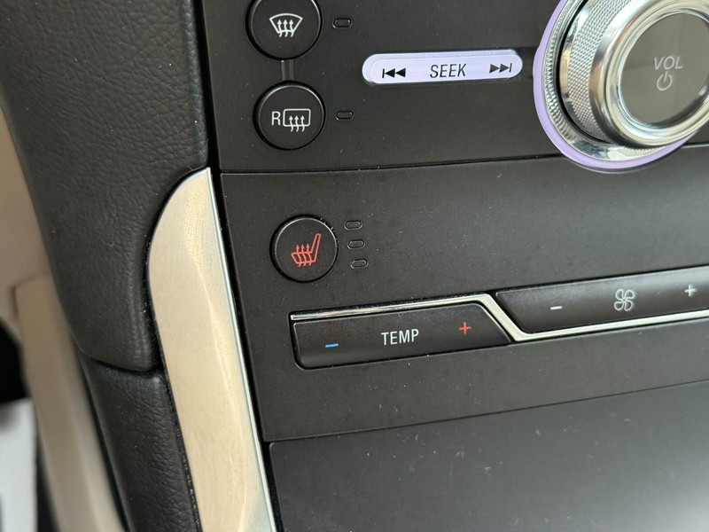 Ford Edge Vehicle Full-screen Gallery Image 24