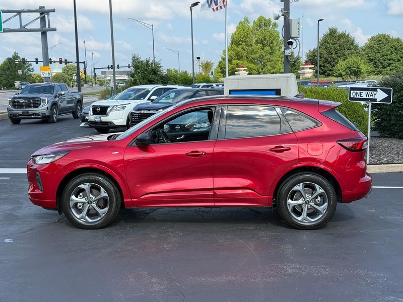 Ford Escape Vehicle Full-screen Gallery Image 2