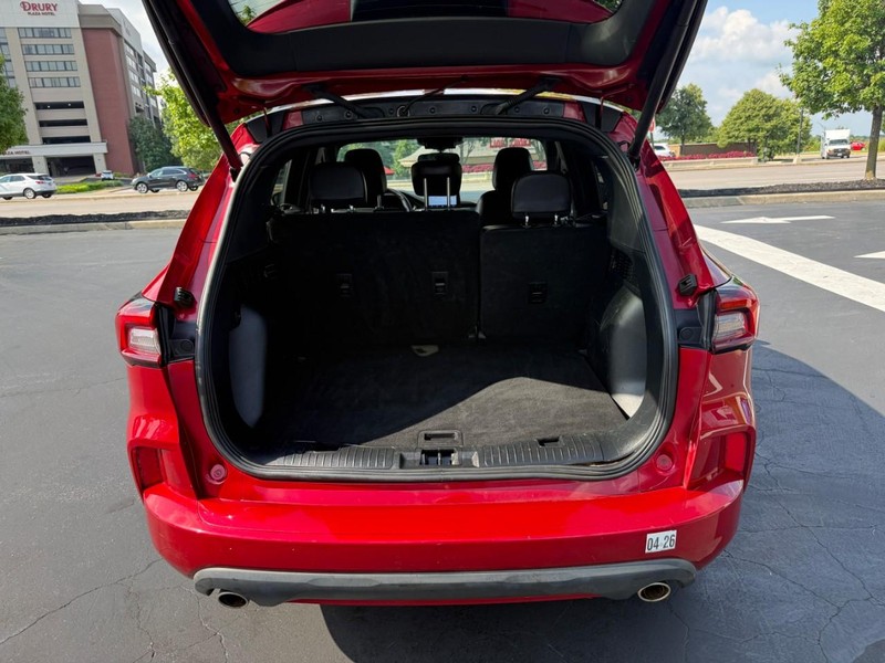Ford Escape Vehicle Full-screen Gallery Image 6