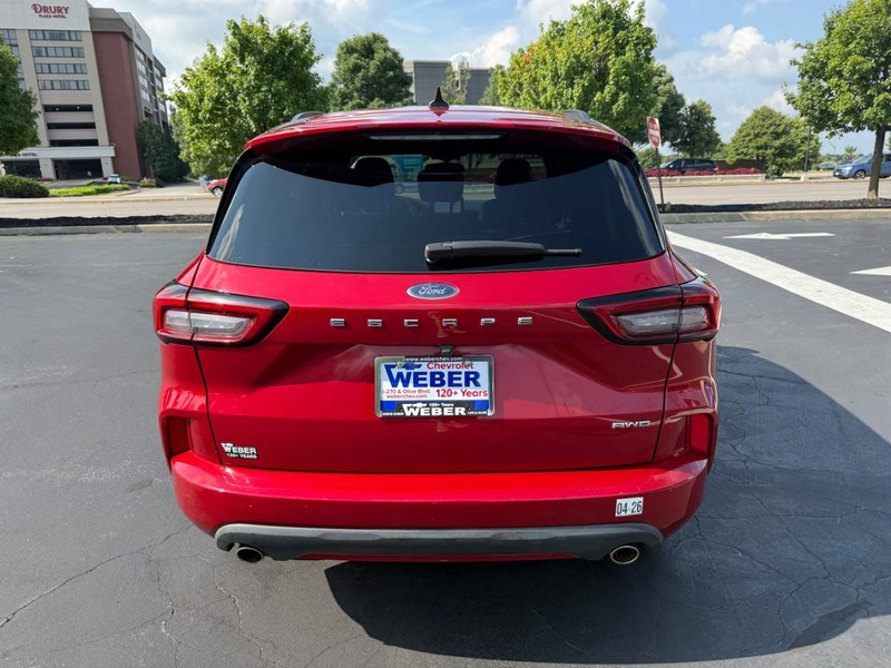 Ford Escape Vehicle Full-screen Gallery Image 7
