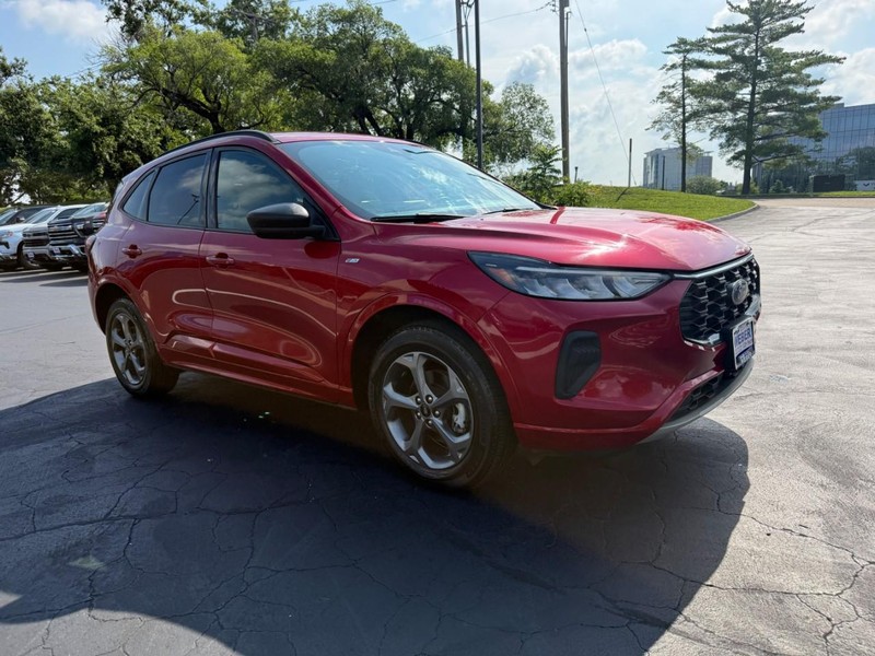 Ford Escape Vehicle Full-screen Gallery Image 9