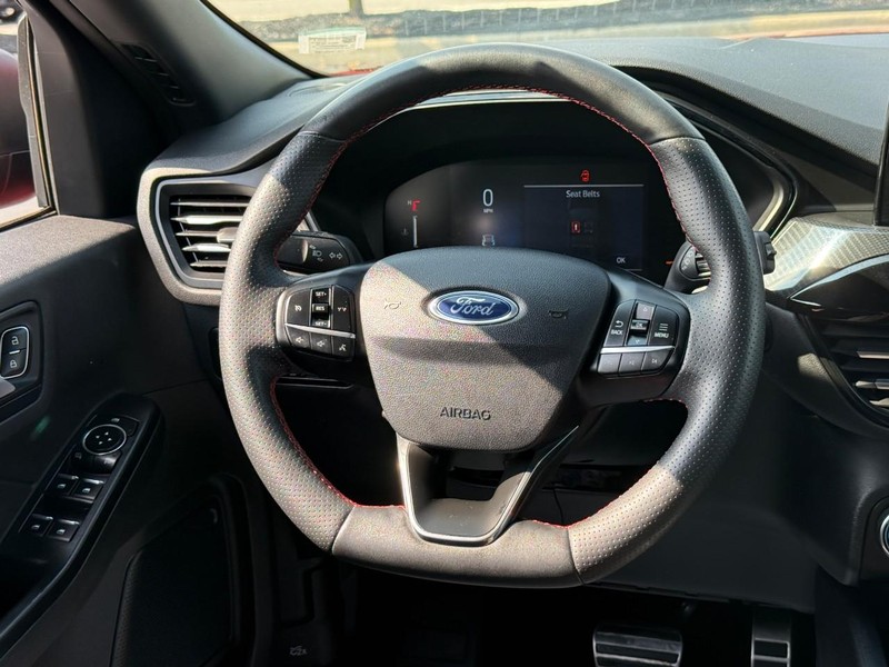 Ford Escape Vehicle Full-screen Gallery Image 13