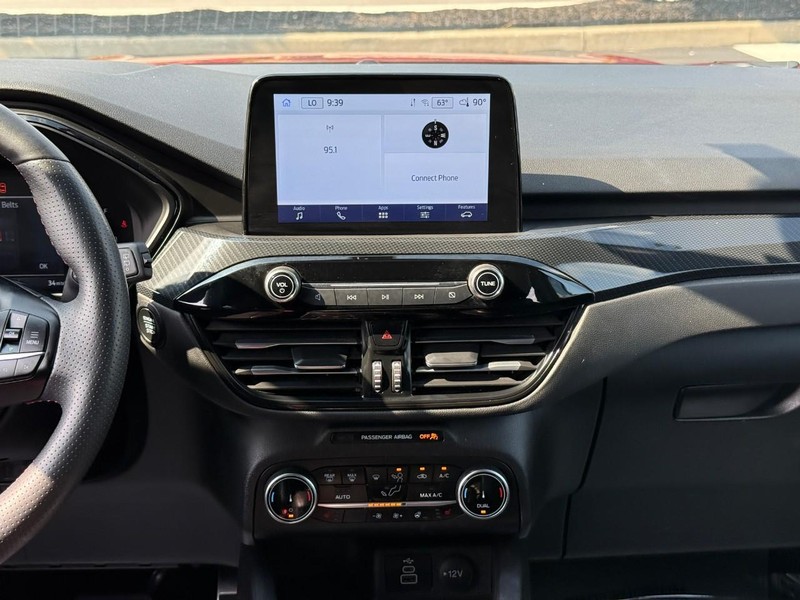 Ford Escape Vehicle Full-screen Gallery Image 14