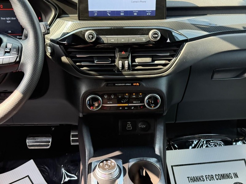 Ford Escape Vehicle Full-screen Gallery Image 15