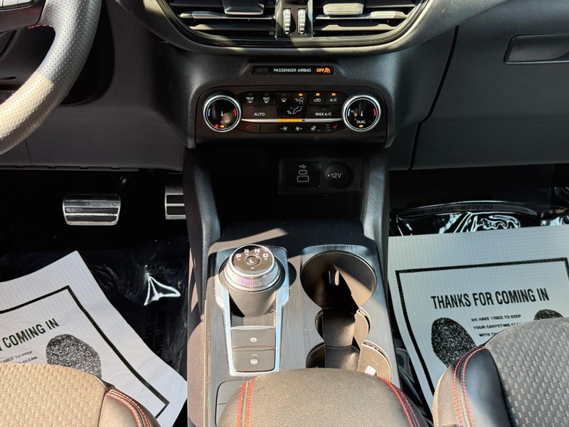 Ford Escape Vehicle Full-screen Gallery Image 16
