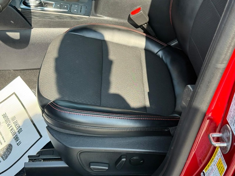 Ford Escape Vehicle Full-screen Gallery Image 19