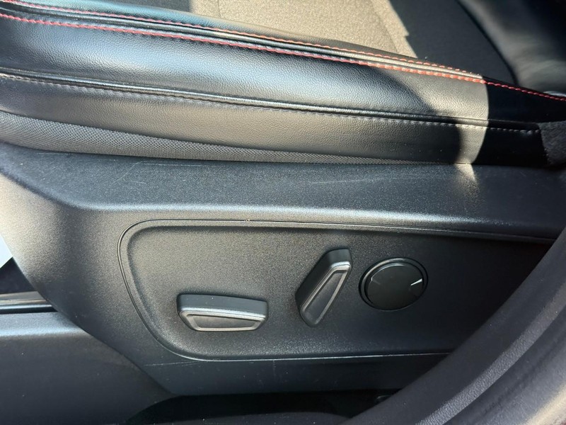 Ford Escape Vehicle Full-screen Gallery Image 20