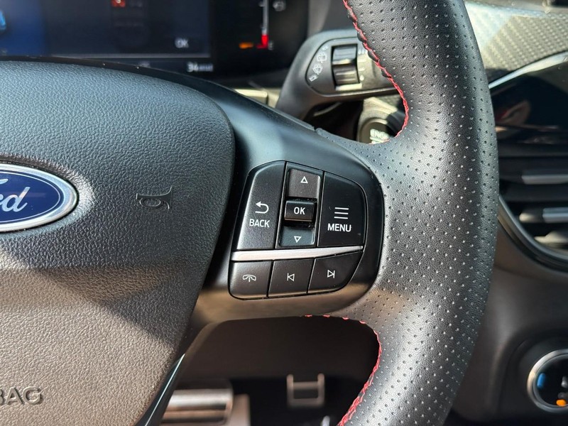 Ford Escape Vehicle Full-screen Gallery Image 22