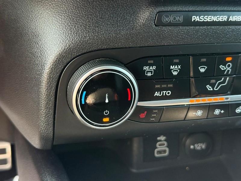 Ford Escape Vehicle Full-screen Gallery Image 25