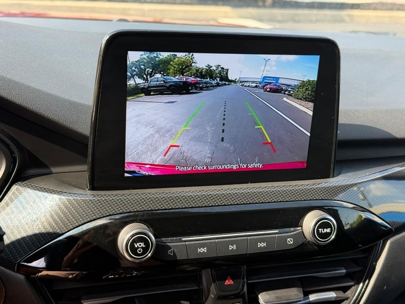 Ford Escape Vehicle Full-screen Gallery Image 26