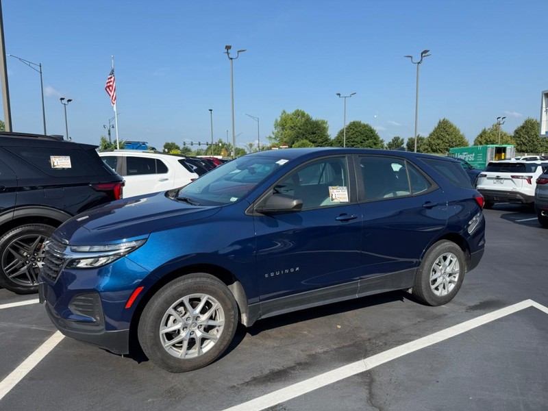 Chevrolet Equinox Vehicle Full-screen Gallery Image 2