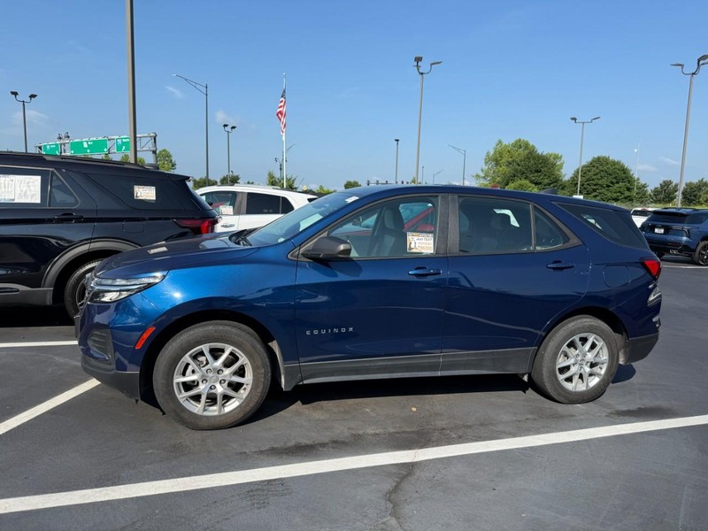 Chevrolet Equinox Vehicle Full-screen Gallery Image 3