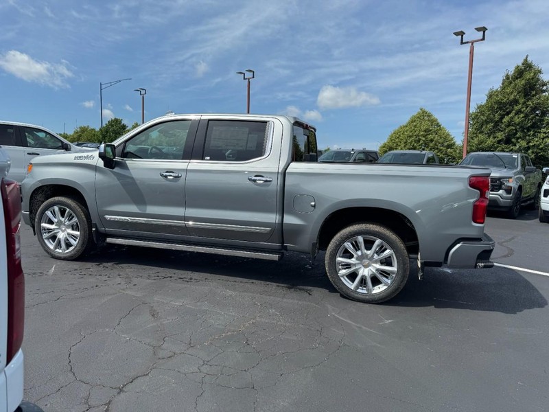 Chevrolet Silverado 1500 Vehicle Full-screen Gallery Image 2