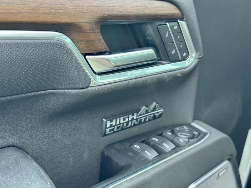 Chevrolet Silverado 1500 Vehicle Full-screen Gallery Image 6