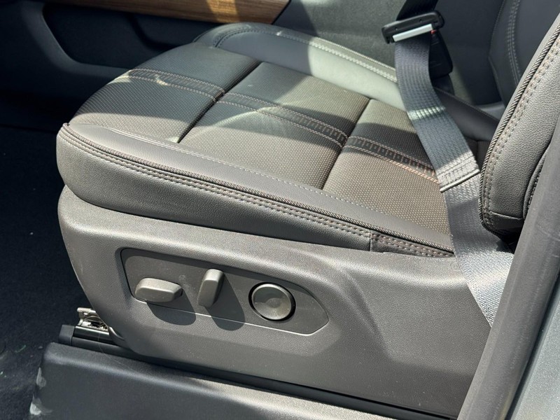 Chevrolet Silverado 1500 Vehicle Full-screen Gallery Image 7
