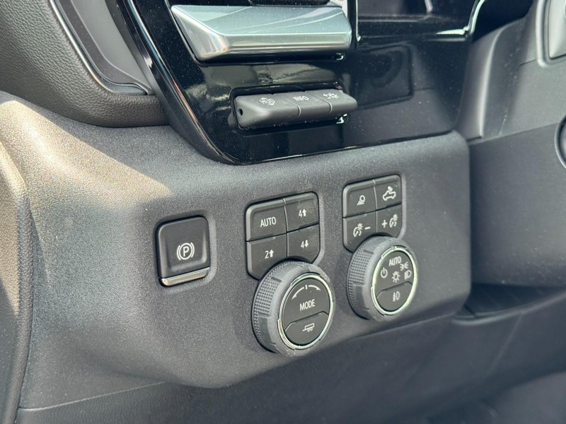 Chevrolet Silverado 1500 Vehicle Full-screen Gallery Image 8