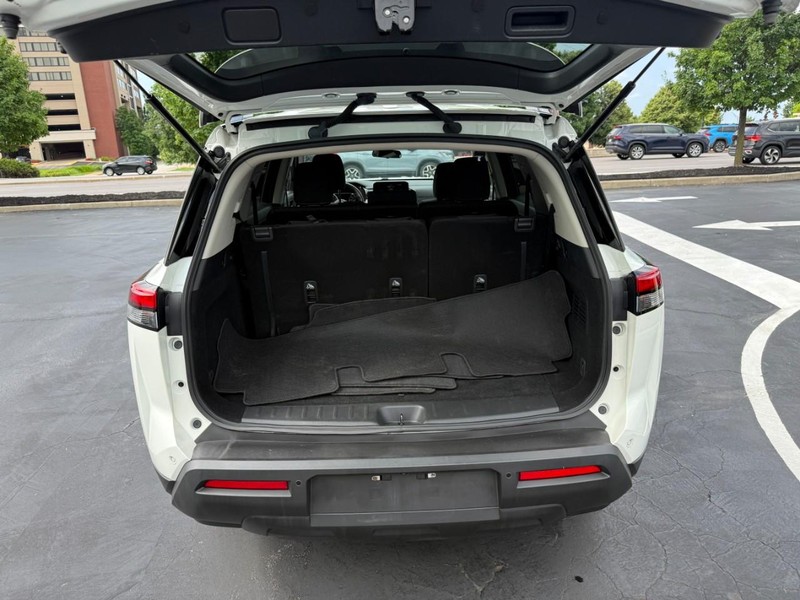 Nissan Pathfinder Vehicle Full-screen Gallery Image 5