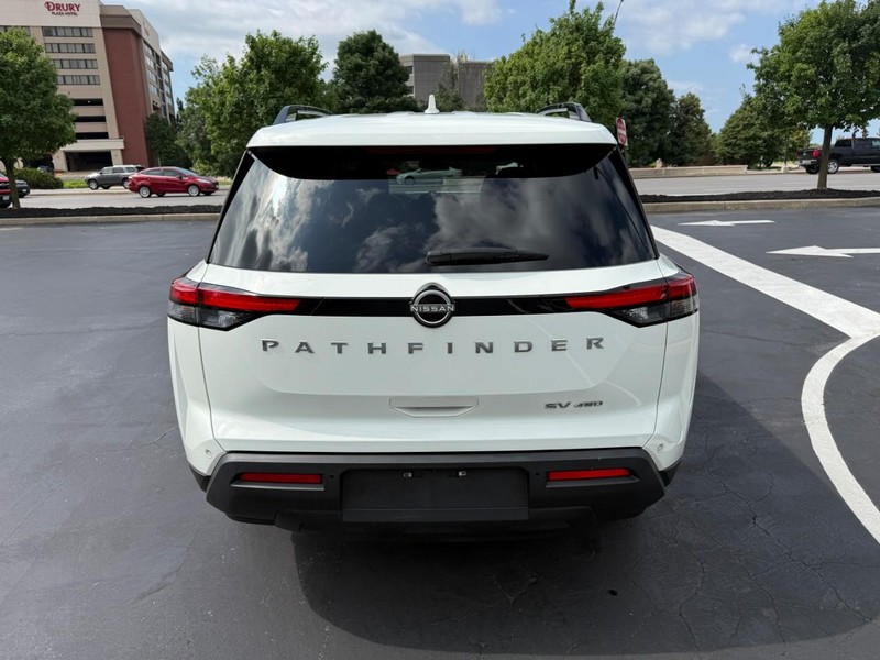 Nissan Pathfinder Vehicle Full-screen Gallery Image 6