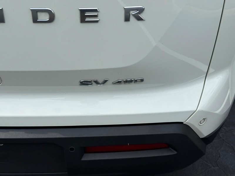 Nissan Pathfinder Vehicle Full-screen Gallery Image 7
