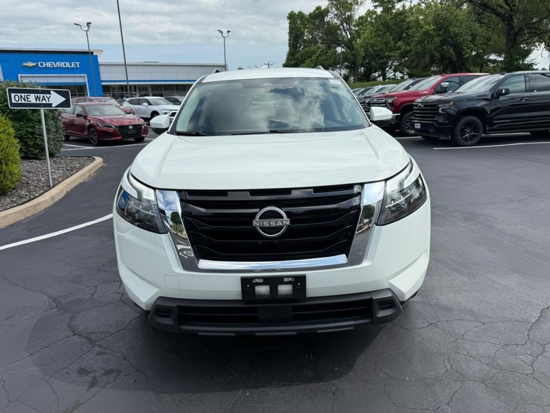 Nissan Pathfinder Vehicle Full-screen Gallery Image 10