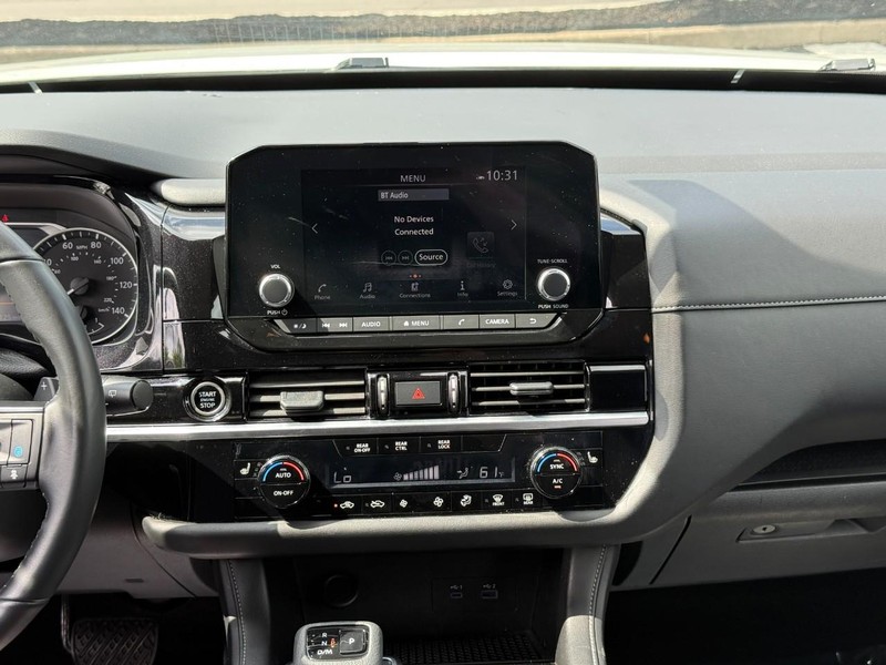 Nissan Pathfinder Vehicle Full-screen Gallery Image 15