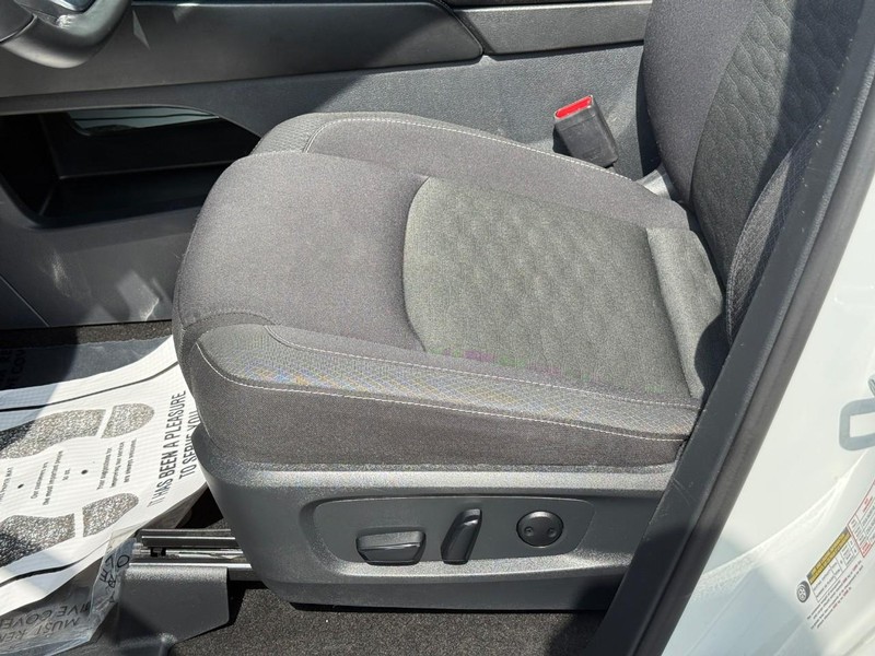 Nissan Pathfinder Vehicle Full-screen Gallery Image 18