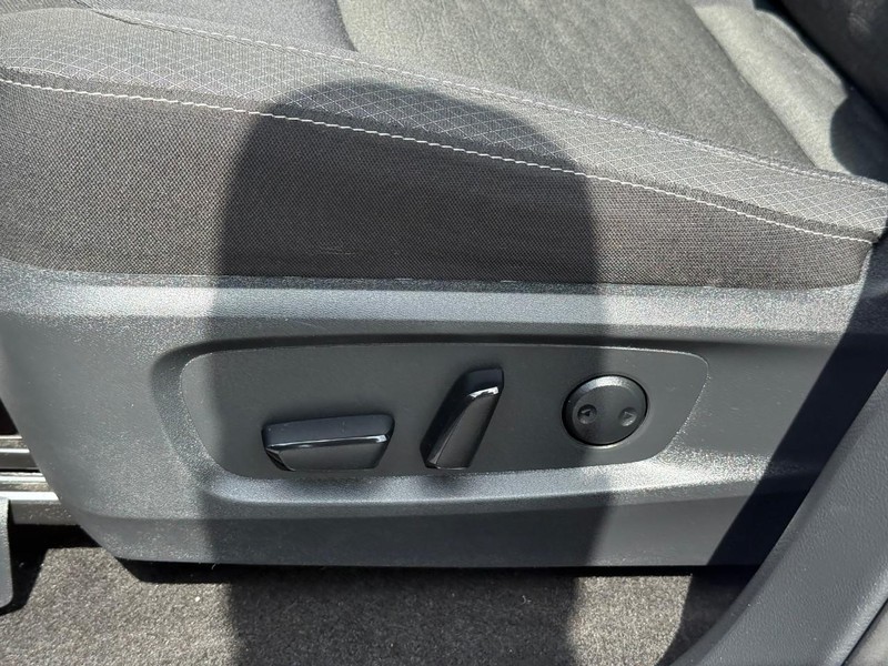 Nissan Pathfinder Vehicle Full-screen Gallery Image 19