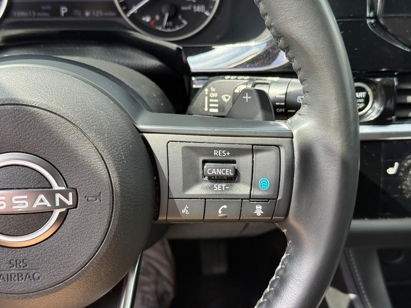 Nissan Pathfinder Vehicle Full-screen Gallery Image 21