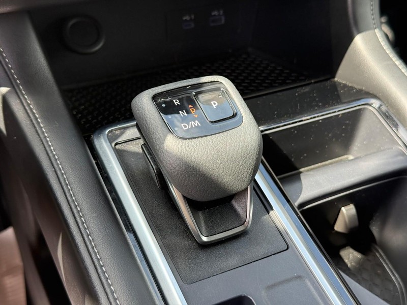 Nissan Pathfinder Vehicle Full-screen Gallery Image 23