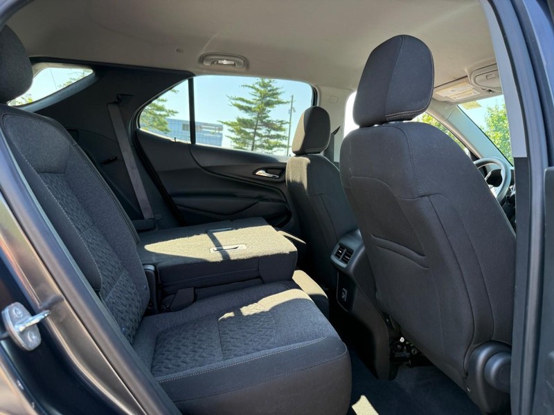 Chevrolet Equinox Vehicle Full-screen Gallery Image 11