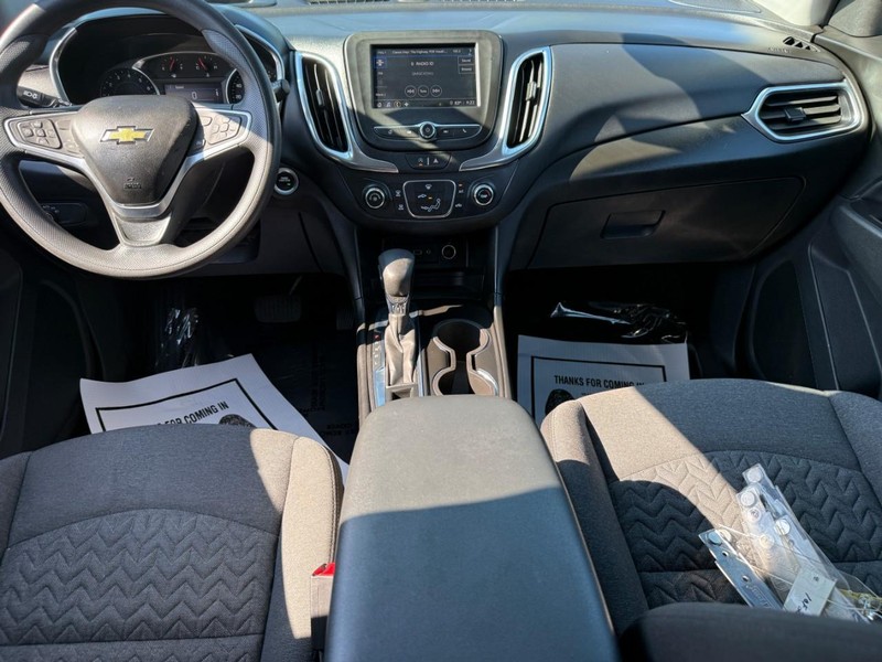 Chevrolet Equinox Vehicle Full-screen Gallery Image 12