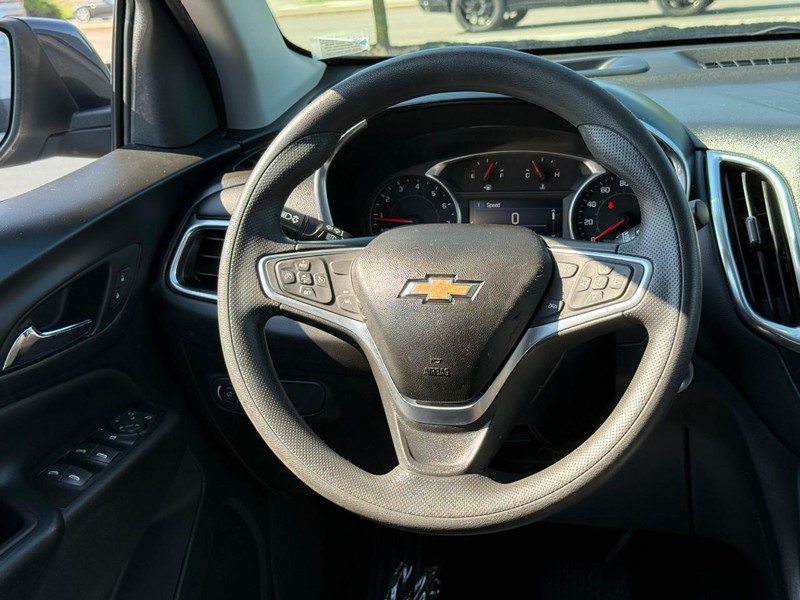 Chevrolet Equinox Vehicle Full-screen Gallery Image 13
