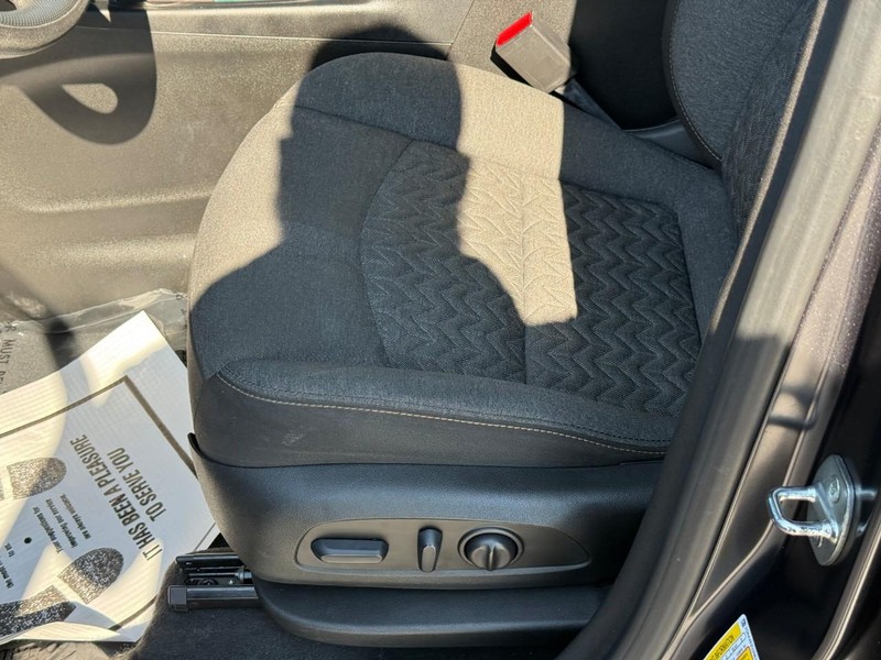 Chevrolet Equinox Vehicle Full-screen Gallery Image 17