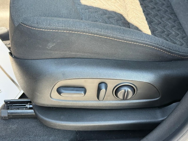 Chevrolet Equinox Vehicle Full-screen Gallery Image 18