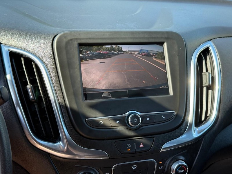 Chevrolet Equinox Vehicle Full-screen Gallery Image 22