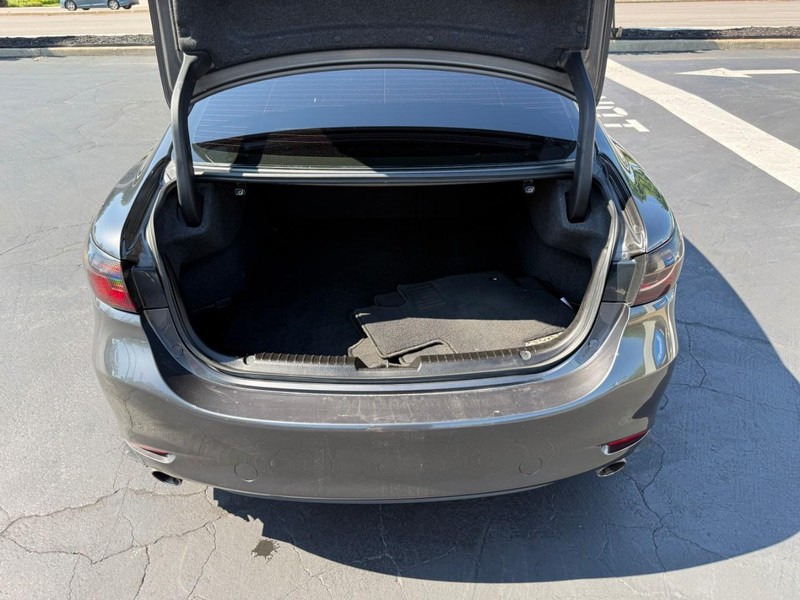 Mazda MAZDA6 Vehicle Full-screen Gallery Image 6